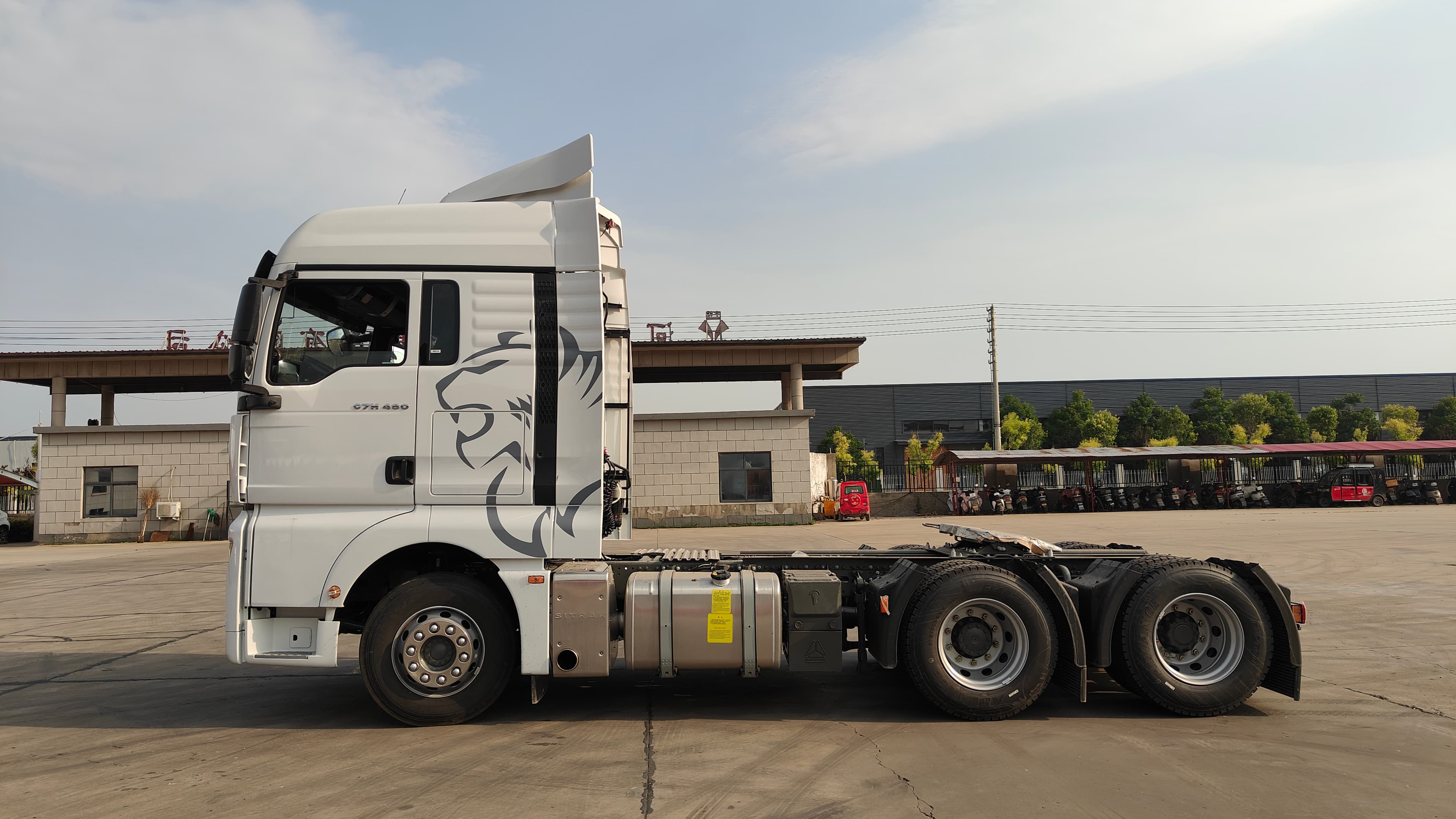 Тягачи SITRAK 6×4 на площадке UMG в Алматы